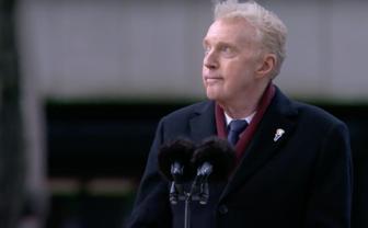 André van Duin tijdens de Nationale Dodenherdenking