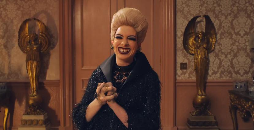 Anne Hathaway in The Witches op HBO Max