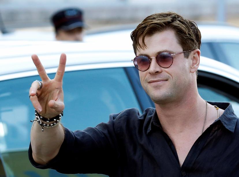 Bewijs dat Chris Hemsworth de beste vent op aarde is: hij pikt een lifter op met een helicopter