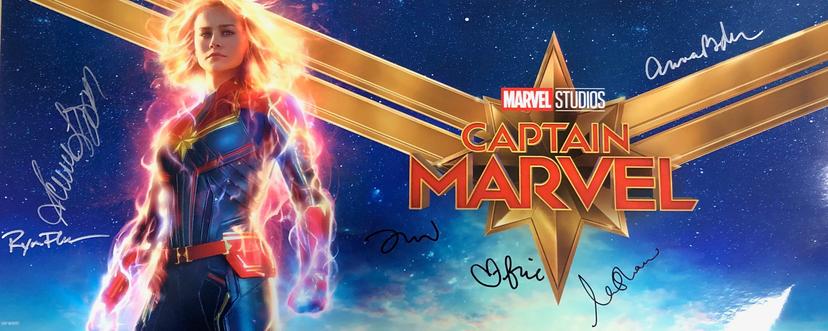 WINNEN: Gesigneerde Captain Marvel Poster