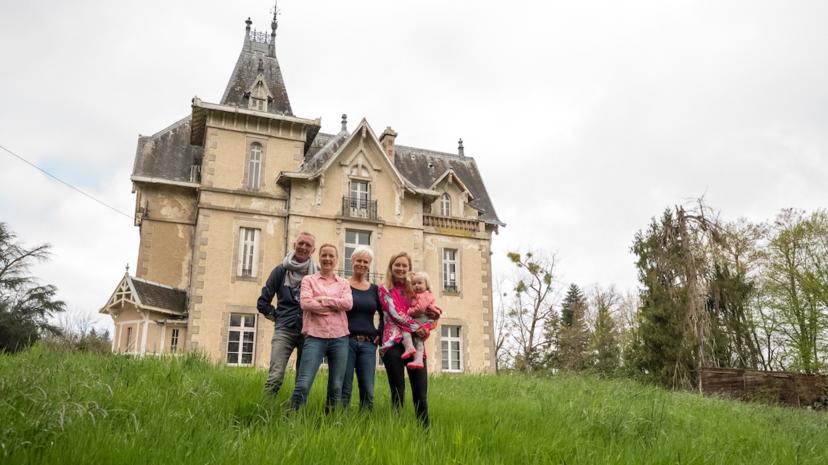 De familie Meiland, voor hun chateau in Limoges