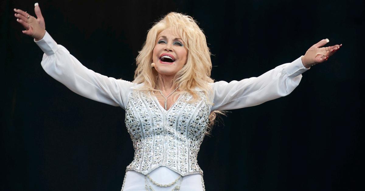 Julianne Hough gaat Jolene spelen in de Dolly Parton Netflixserie