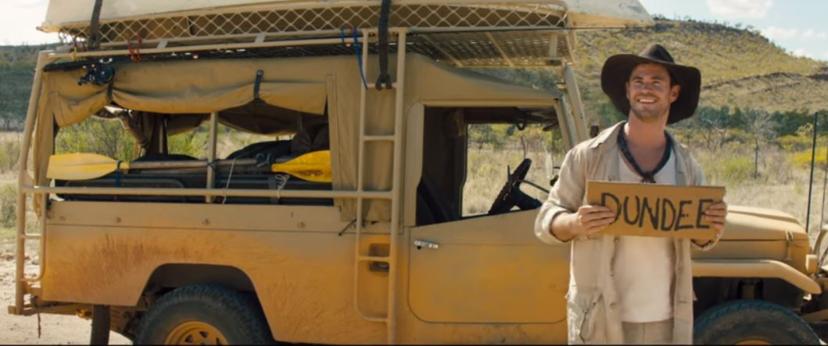 Chris Hemsworth duikt op in nieuwe Crocodile Dundee-trailer