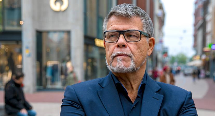 Emile Ratelband voor de camera van het ANP.
