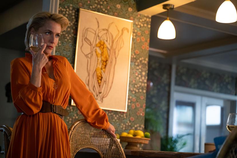 Gillian Anderson in Sex Education op Netflix