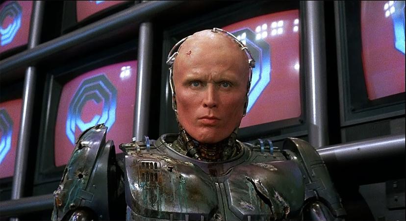 Neill Blomkamp hint op terugkeer Peter Weller in RoboCop Returns