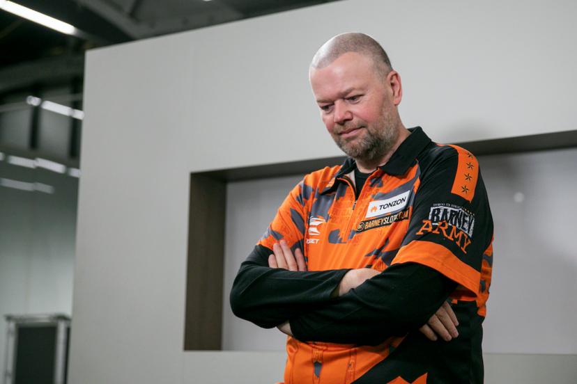 Raymond van Barneveld overweegt comeback
