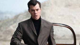 Jack Bannon als Batman's butler Alfred Pennyworth