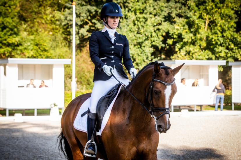 Britt Dekker in actie op NK Dressuur voor amateurs