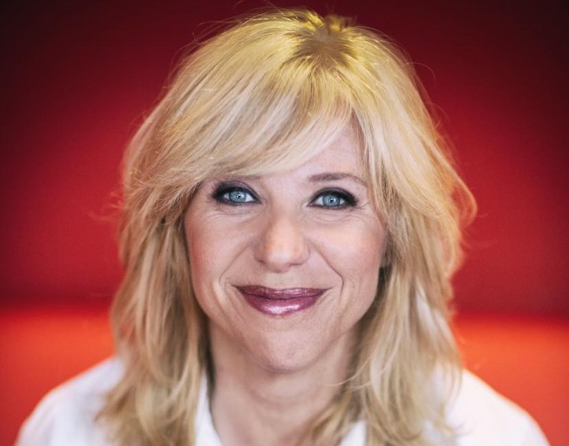 Heb je de Oudejaarsconference van Claudia de Breij gemist? Déze Oud en Nieuw-shows zijn het terugkijken waard!