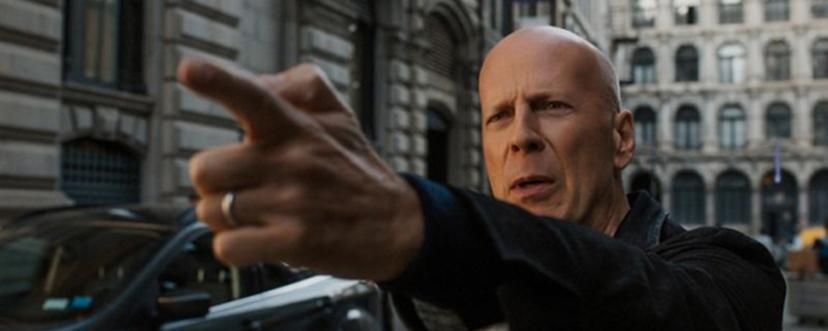 Bruce Willis sloopt een stel boeven in de nieuwe trailer van Death Wish!