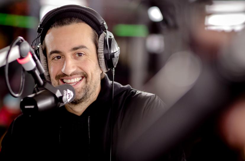 Dotan heeft wat uit te leggen, en doet dat bij RTL Late Night
