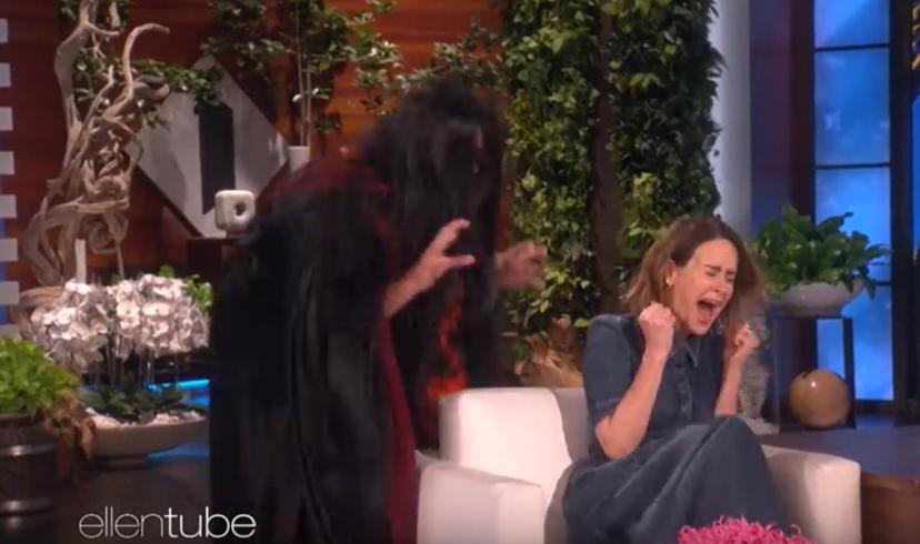 American Horror Story: Sarah Paulson huilend van de schrik bij Ellen