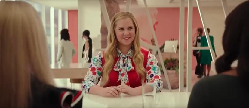 Lelijk eendje verandert in woeste zwaan, in de trailer van I Feel Pretty