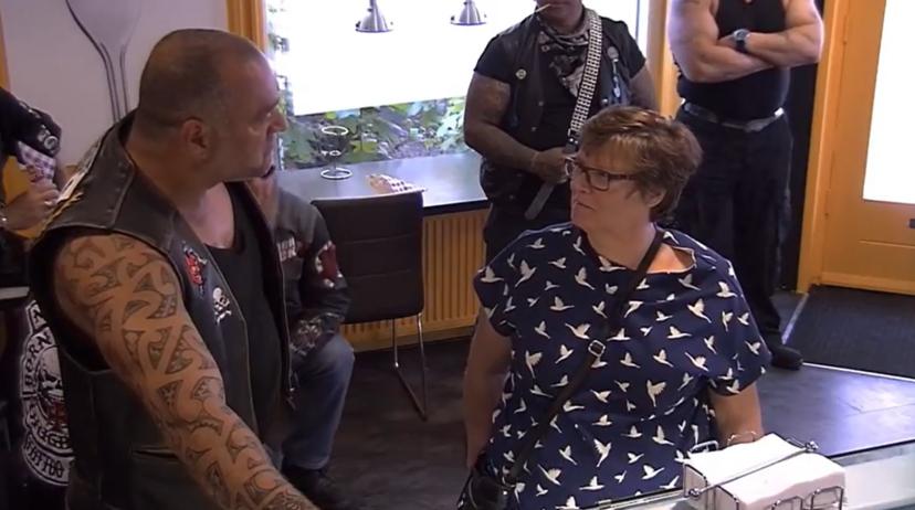 Gemist: bestel jij een patatje in een snackbar vol boze bikers?