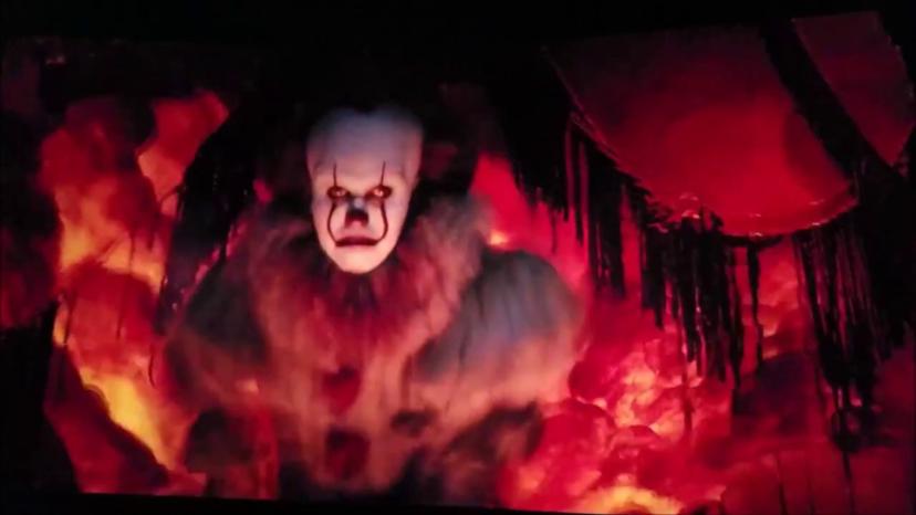 Dansende Pennywise uit It werkt op de lachspieren!