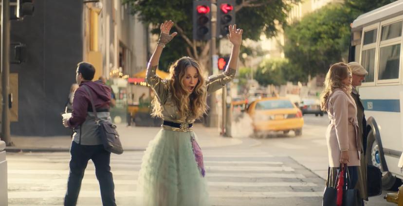 Sex And The City: Carrie Bradshaw is héél eventjes terug...