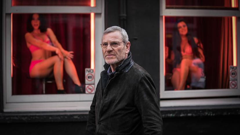 Tchéky Karyo als Julien Baptiste in Baptiste.
