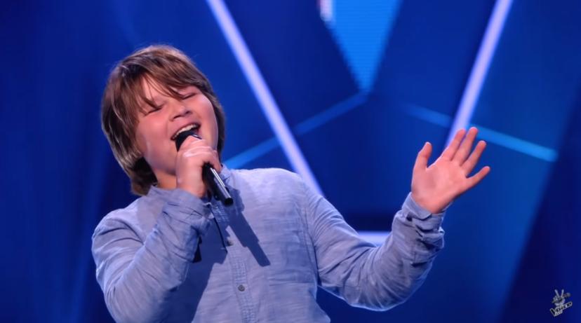 Dansende George Michael-fan Samuel valt op in The Voice Kids