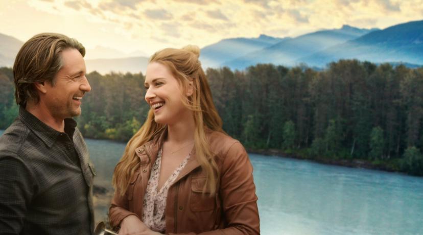 Alexandra Breckenridge en Martin Henderson in Virgin River Seizoen 3 op Netflix