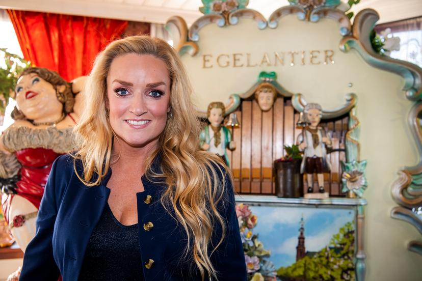 Samantha Steenwijk tijdens het persmoment rondom de achtste editie van de concertreeks Holland Zingt Hazes
