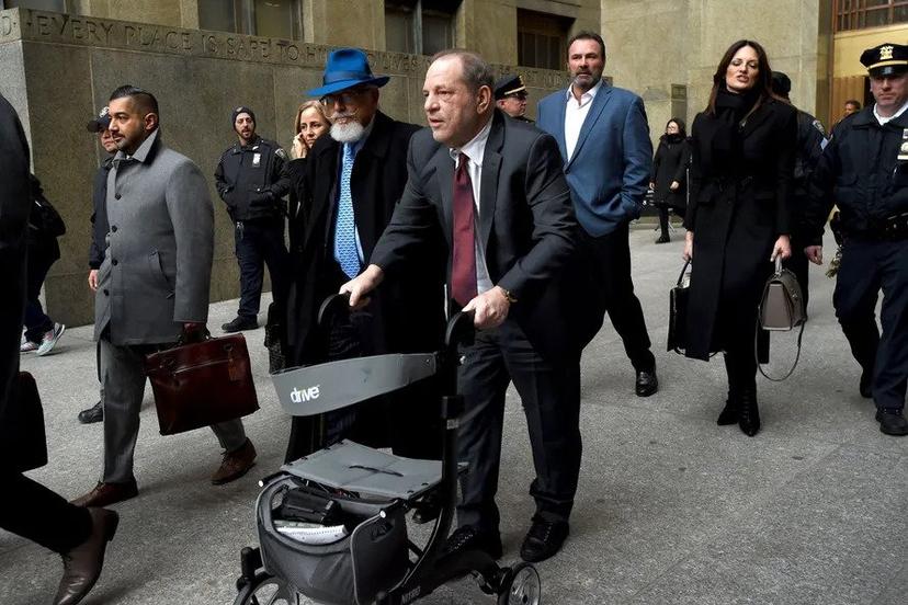 Harvey Weinstein op weg naar de rechter