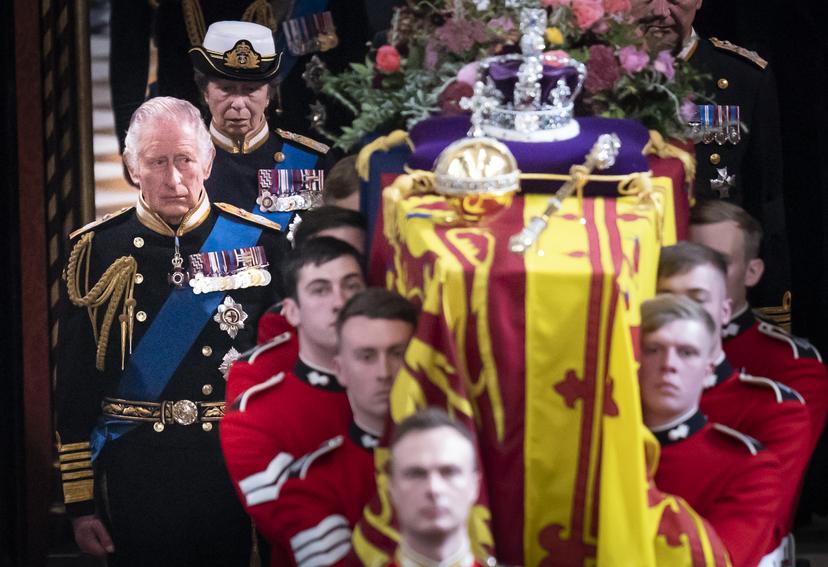 Koning Charles bij de uitvaart van Queen Elizabeth