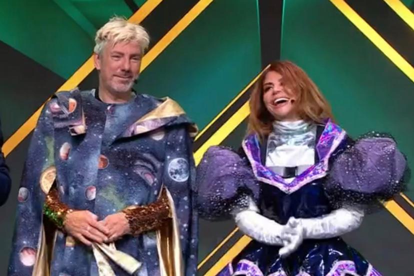 Ruud de Wild en Olcay Gulsen in The Masked Singer