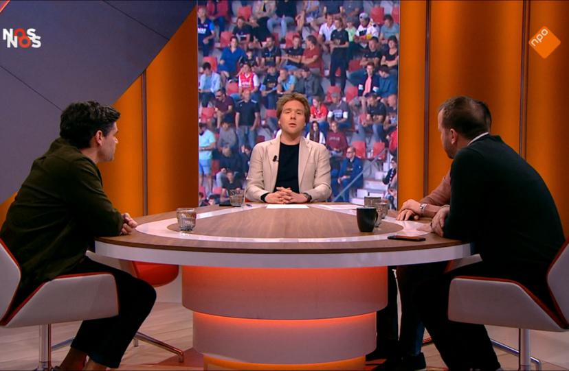 Een reactie in Studio Voetbal op de perikelen op de redactie
