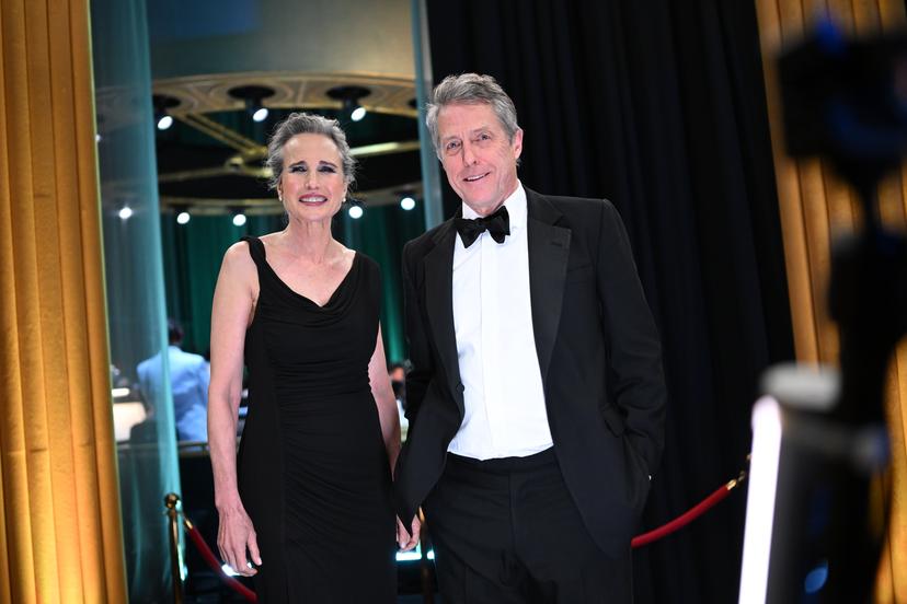 Andie MacDowell en Hugh Grant bij de Oscars
