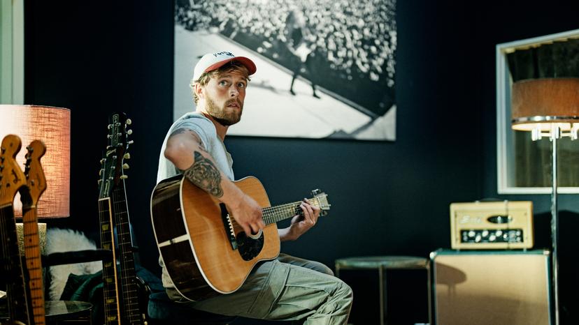 A Beautiful Life. Christopher as Elliott. Cr. Courtesy of Netflix © 2023