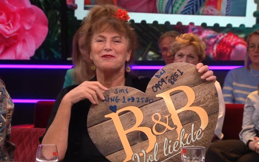 B&B Vol Liefde-Debbie Showt Wel Heel Bijzondere Jurk Voor Televizier ...