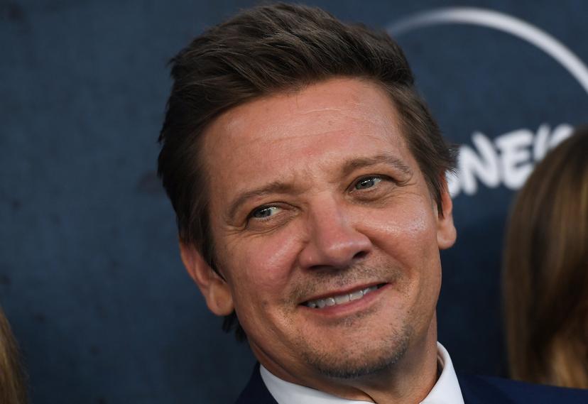 Jeremy Renner maakt ommekeer na ongeluk met sneeuwschuiver ..., image size:828x569
