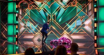 De Zeester komt lelijk ten val in The Masked Singer