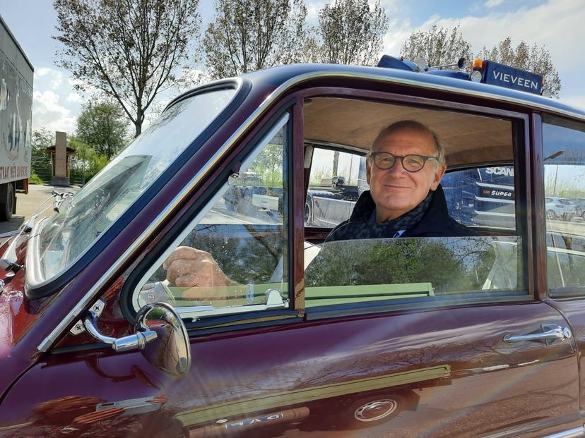 In de voetsporen van de jaren 60S: 4 E: 3Philip Freriks in een DAF