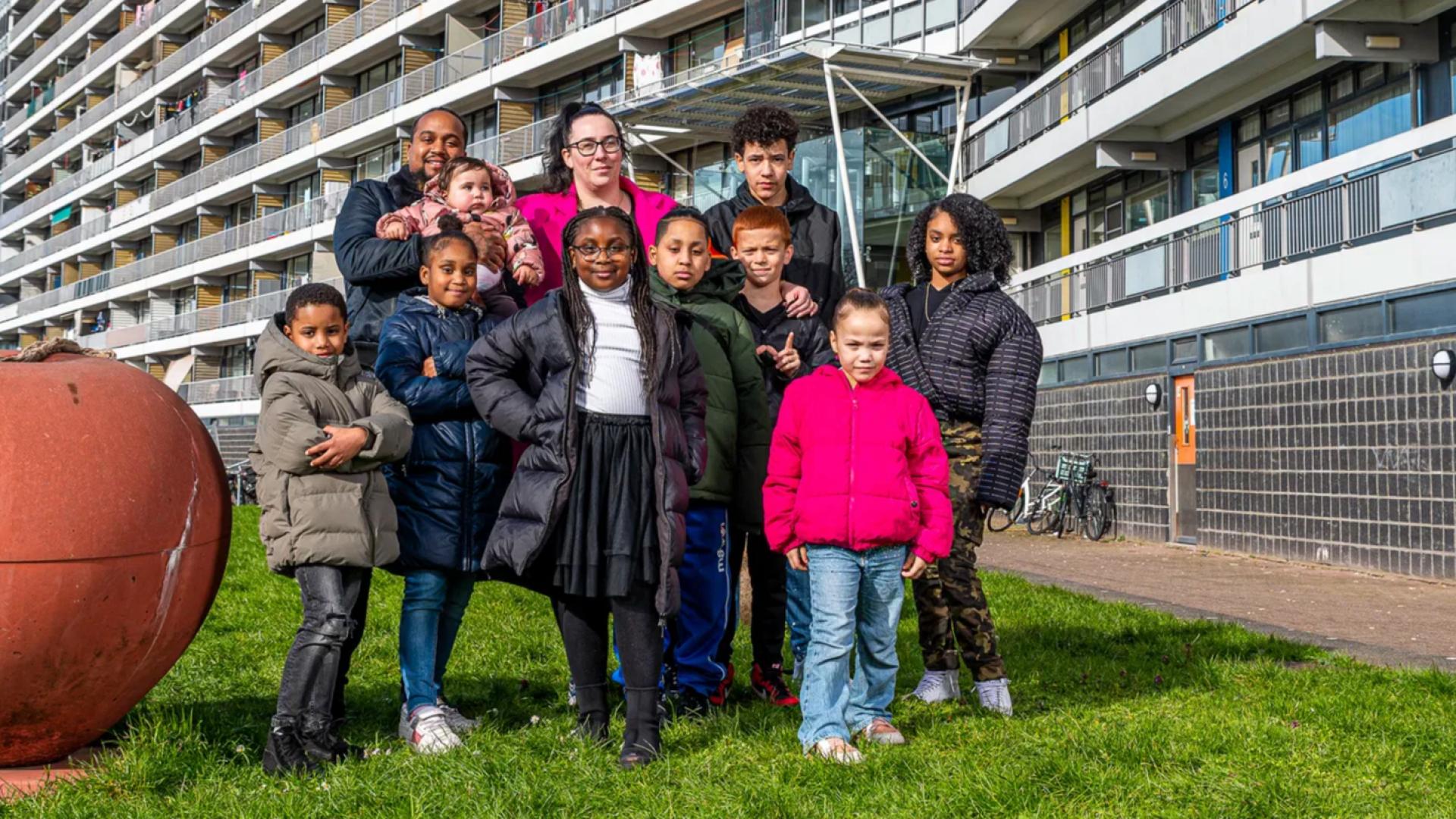 Hoe gaat het nu met de familie Huisraad van Waar doen ze het van? 'We zijn  schuldenvrij' | Veronica Superguide