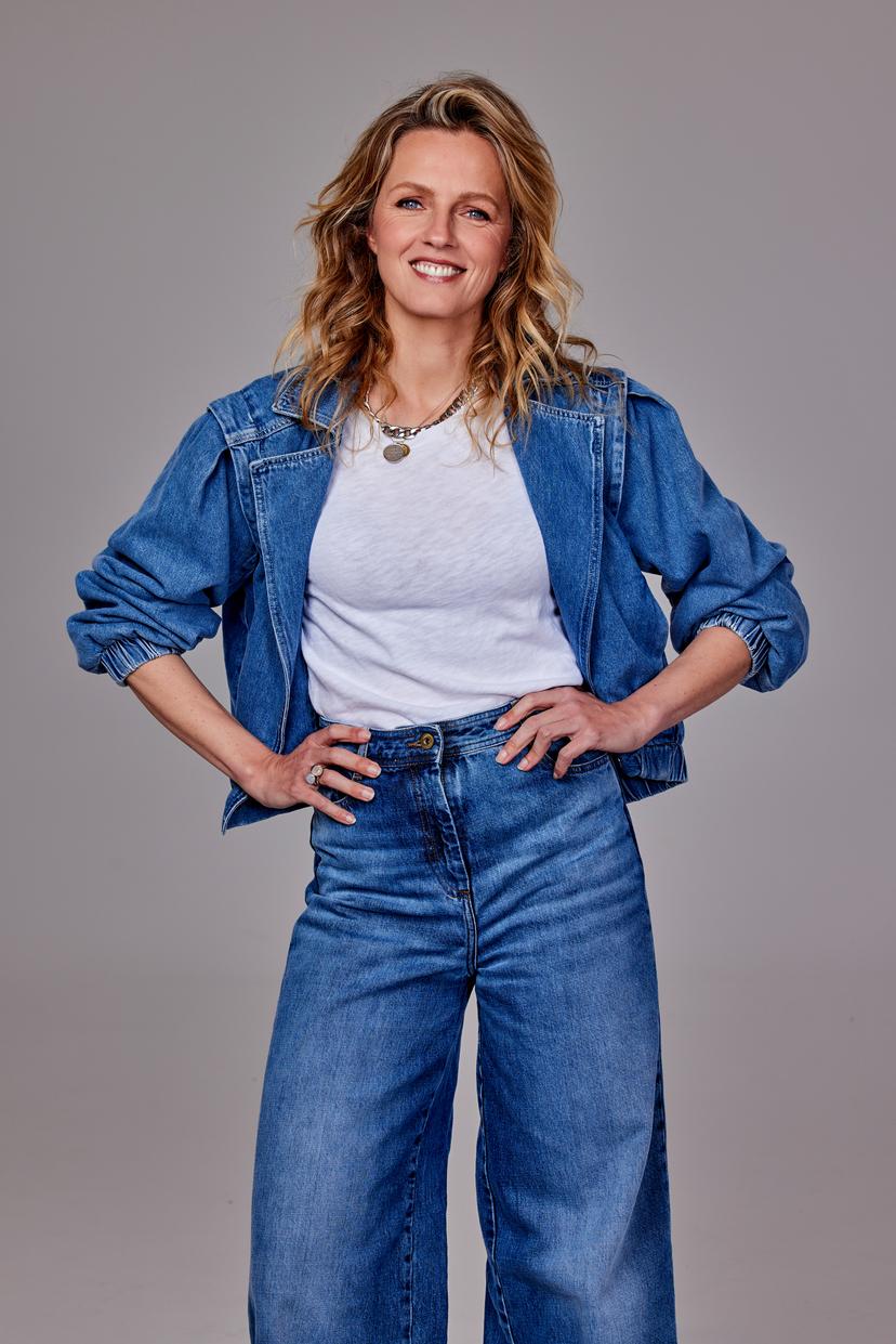 Voor hetzelfde geldS: 42024Presentator Leonie ter Braak