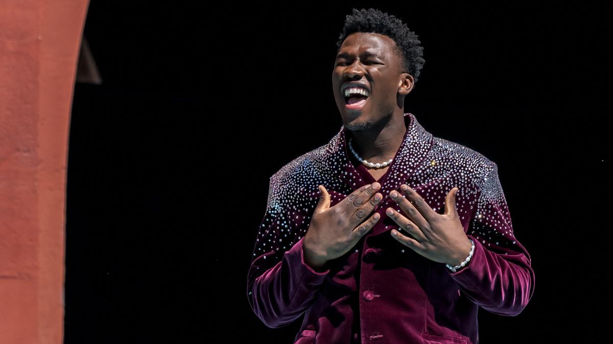 Wéér valse noten bij Claude in repetitie Eurovisie Songfestival 2025, maar: 'Hele act maakt alles goed'