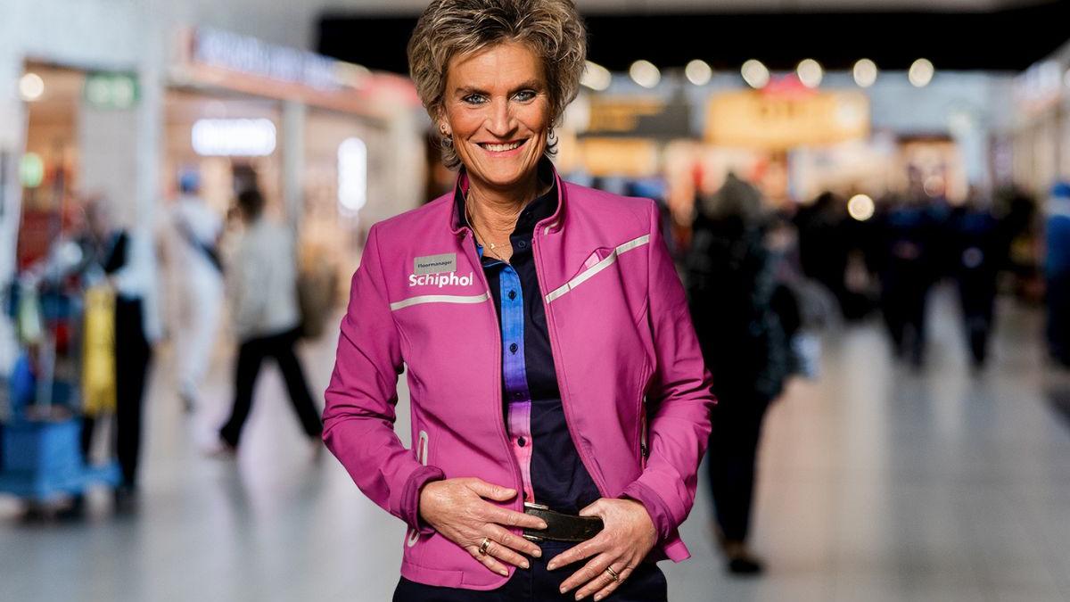Schiphol Airport-ster Josée Bronk (53) kan impact serie amper geloven: ‘Deed mee om mijn man te laten zien wat ik doe’