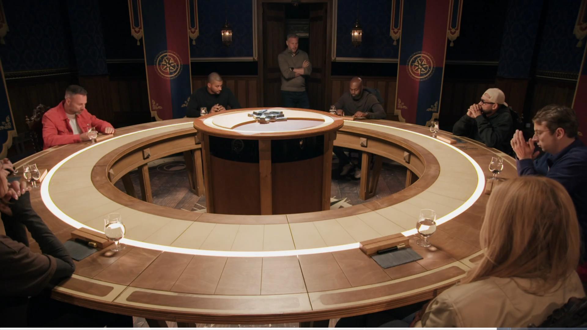 Verhitte ronde tafel in De Verraders 2025 na steek in rug | Veronica  Superguide