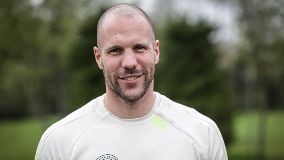 SBS komt met nieuw programma Blindenvoetbal Vips: ‘Ron Vlaar stond letterlijk lucht te dekken’