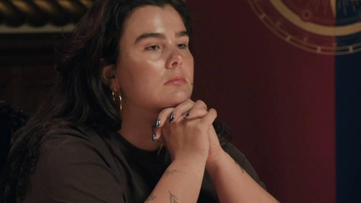 Julia Heetman (28) voelde zich belazerd aan laatste ronde tafel van De Verraders 2025: ‘Ze gooide mij voor de bus’