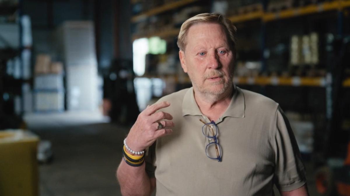 Oos Kesbeke in tranen om zoon in De Augurkenkoning: ‘Eerst Jonnie, toen Silvian' 