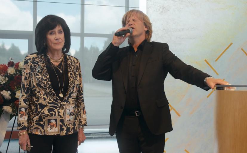 Beppie Melissen als Tante Cor en Peter Paul Muller als Martin Morero in Gooische Vrouwen