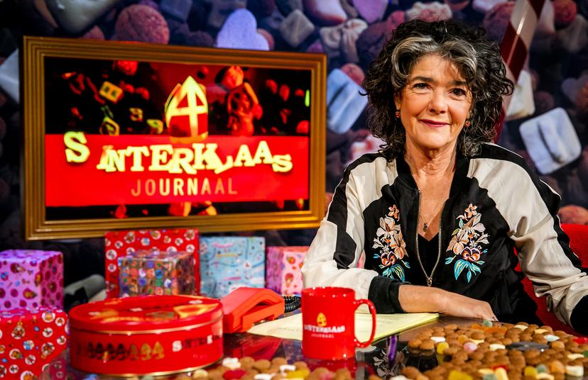 Dieuwertje Blok in de studio van Het Sinterklaasjournaal. 