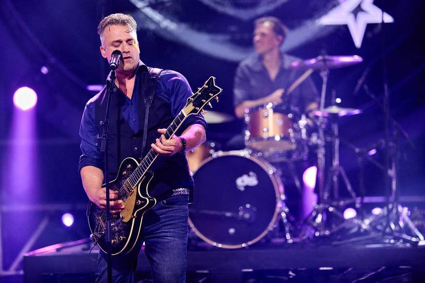 The Dutch Bryan Adams Experience (Bryan Adams) in The Tribute: Battle of the Bands