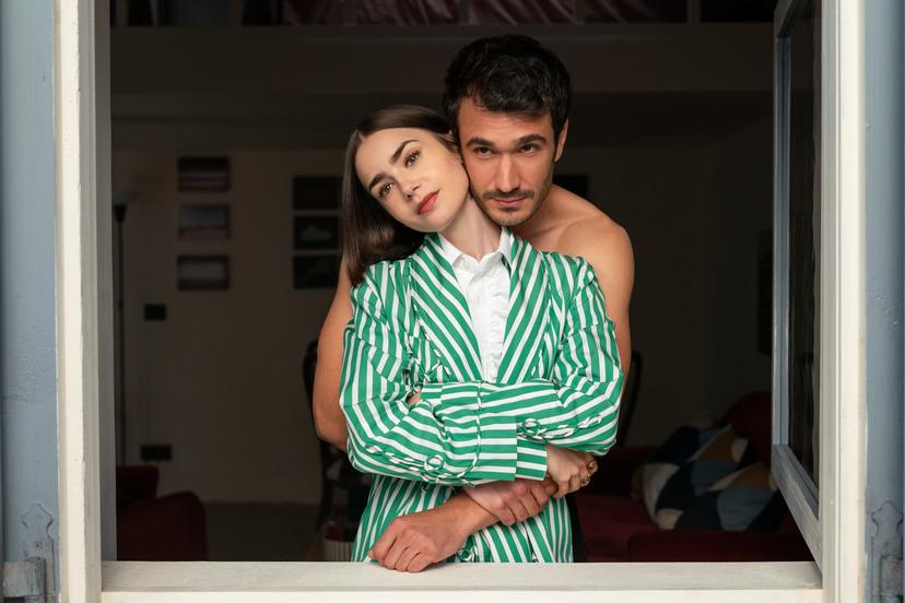 Emily in Paris. Lily Collins als Emily, Eugenio Franceschini als Marcello