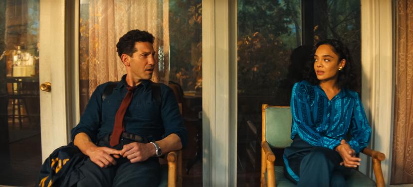  Jon Bernthal als Detective Jack Harper en Tessa Thompson als Anna in His & Hers. 
