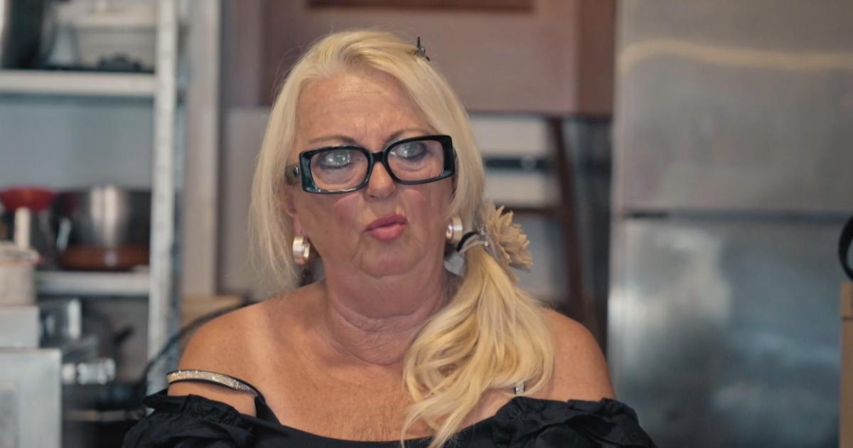 Monique Hansler (62) over nieuwe liefde zoon Mike: 'We hebben het heel leuk met elkaar'