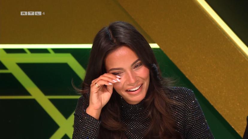 Monica Geuze huilt in The Masked Singer